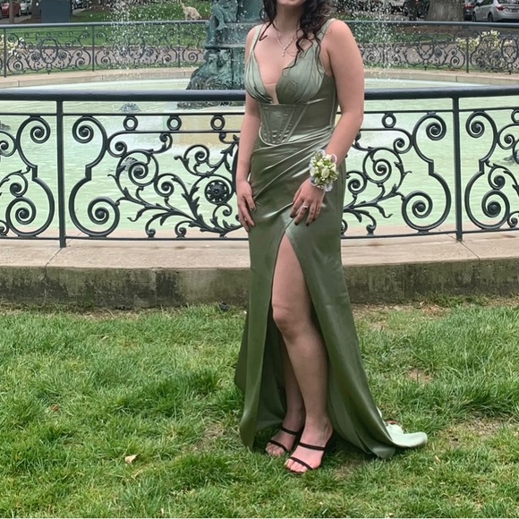 Prom Dress - Picture 1 of 6